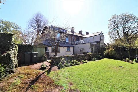 6 bedroom end of terrace house for sale, Sheffield Road, Glossop SK13