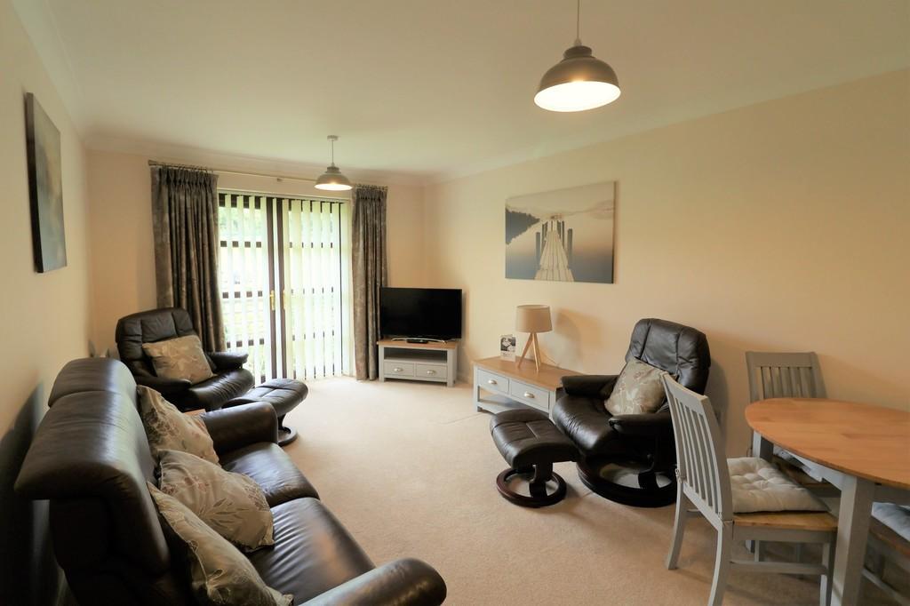 Oakford Court Apartments, Glossop SK13 2 bed apartment for sale £132,000