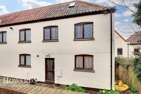 2 bedroom end of terrace house for sale - Whapload Road, Lowestoft