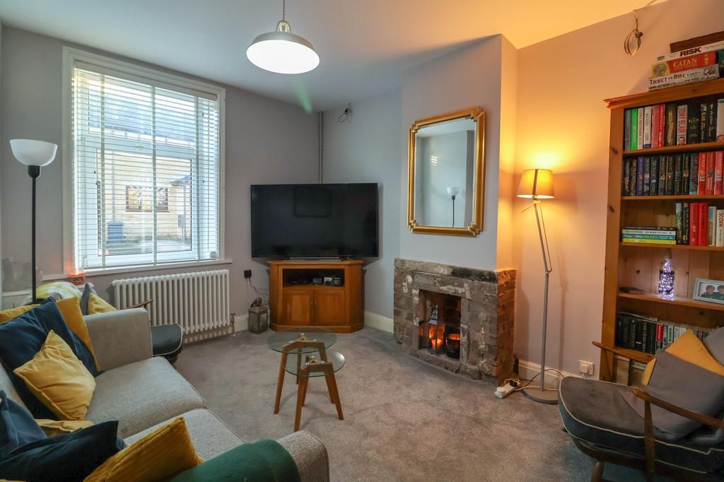 Hadfield Street, Glossop SK13 2 bed terraced house for sale £199,950