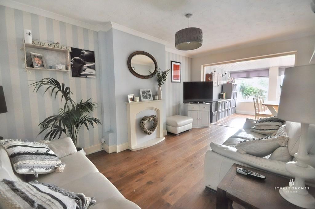 Oakfield Road, Benfleet 2 bed semidetached bungalow for sale £340,000