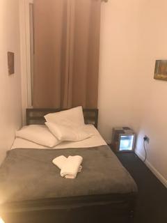 1 bedroom hotel room to rent, York Way, London N7