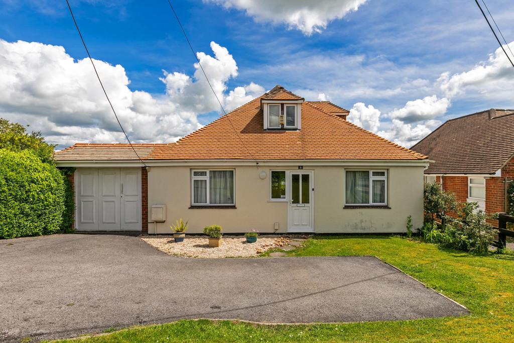 Compton Way, Winchester, SO22 4 bed detached bungalow for sale £625,000