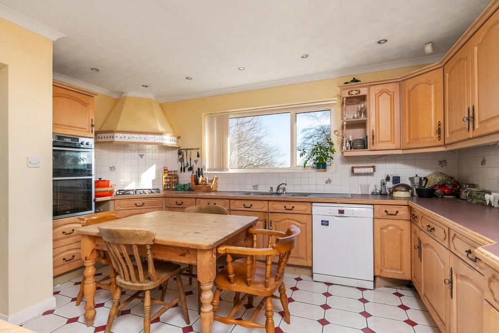 Compton Way, Winchester, SO22 4 bed detached bungalow for sale £625,000