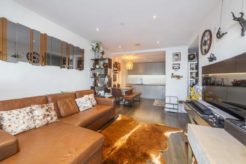 2 bedroom flat to rent, Cutter Lane, London