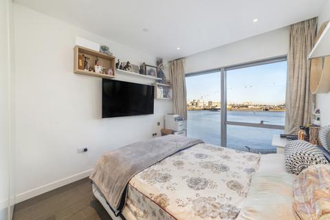 2 bedroom flat to rent, Cutter Lane, London