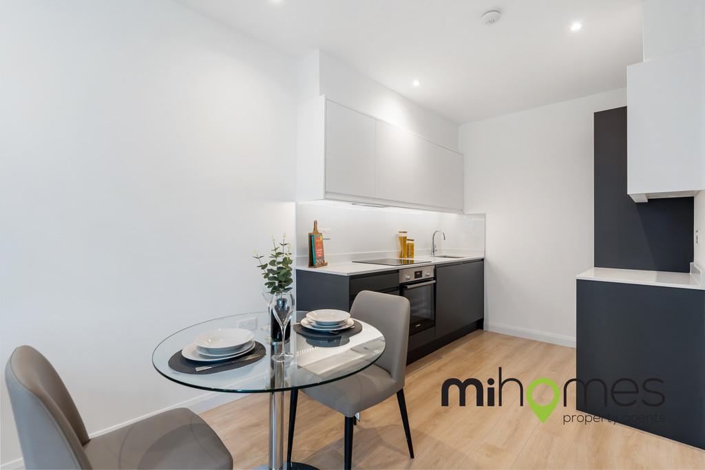 Flat 9, 7 Bath Road SL1 3 UA-5