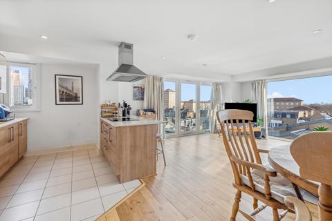 2 bedroom flat for sale - Cornell Square, London