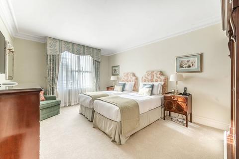 3 bedroom flat to rent, Hyde Park Gate, SW7, Kensington, London, SW7