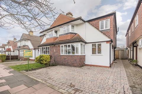 39 Crombie Road, Sidcup, DA15 8AT
