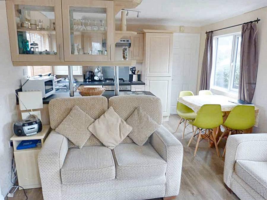 Lounge-Kitchen