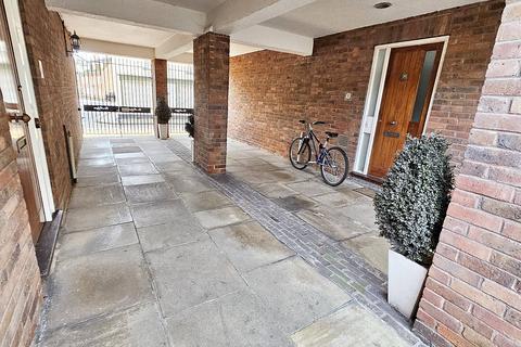 4 bedroom townhouse for sale, St. Aubyns Court, Poole BH15