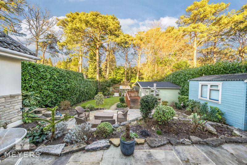 Dunyeats Road, Broadstone, BH18 5 bed detached house for sale £825,000