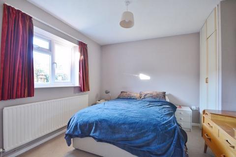 18 Ludsden Grove, Thame, OX9 3BZ