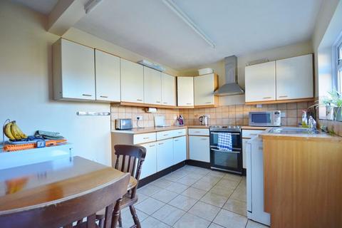 18 Ludsden Grove, Thame, OX9 3BZ