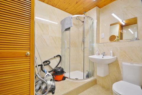 18 Ludsden Grove, Thame, OX9 3BZ
