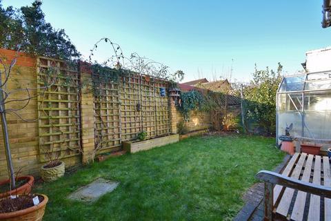 18 Ludsden Grove, Thame, OX9 3BZ