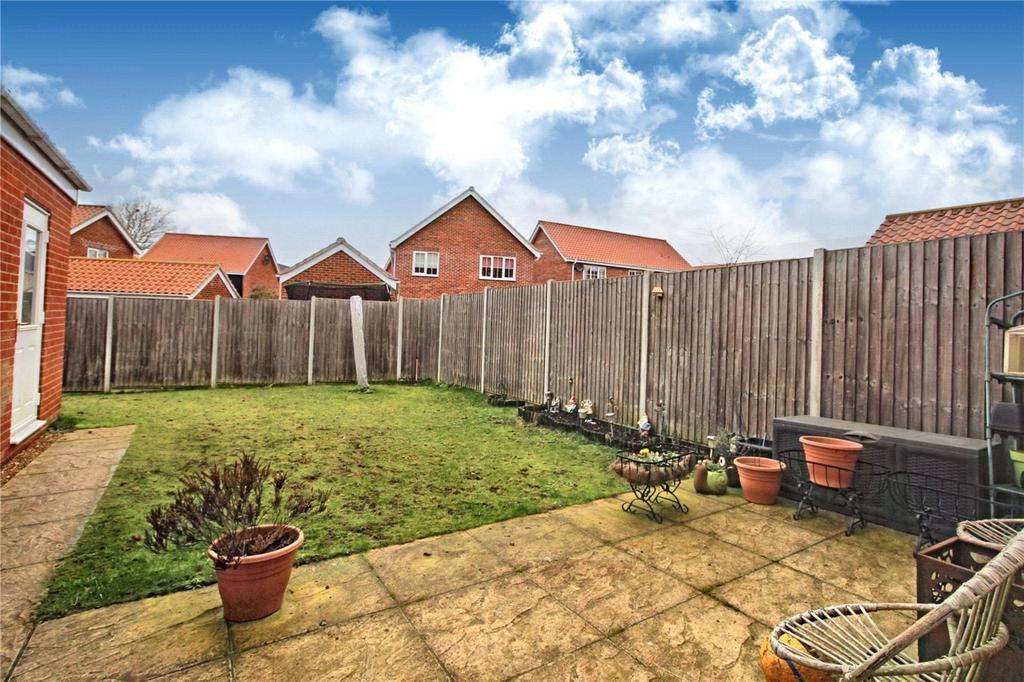 Wellesley Close, Poringland, Norwich, Norwich, NR14 3 bed semidetached
