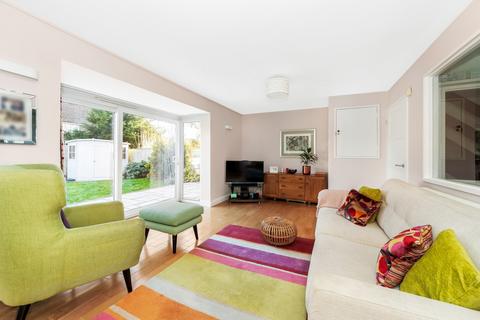 18 Wedgwood Way, London, SE19 3ES