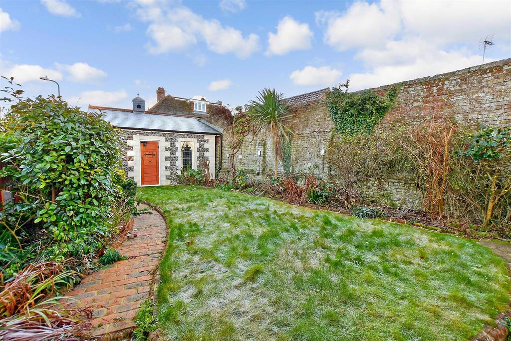 Hawksdown, Walmer, Deal, Kent 4 bed detached house for sale £700,000