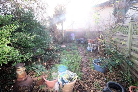 32 Manor Road, Erith, DA8 2AF