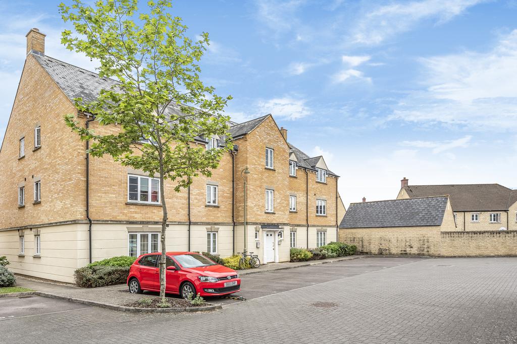 Harvest Grove, Madley Park 2 bed apartment £1,050 pcm (£242 pw)