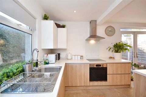 49 Kirkstall Mount, Leeds, LS5 3DP