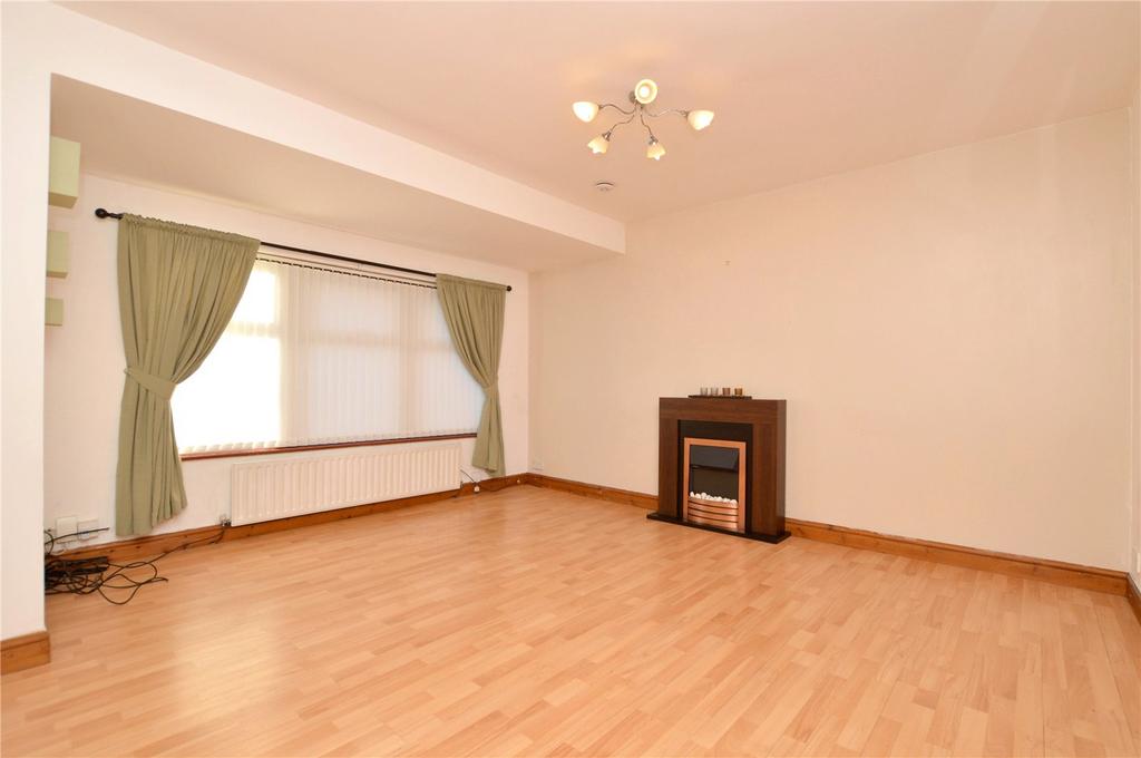 Lane End, Pudsey, West Yorkshire 2 bed terraced house for sale £199,500