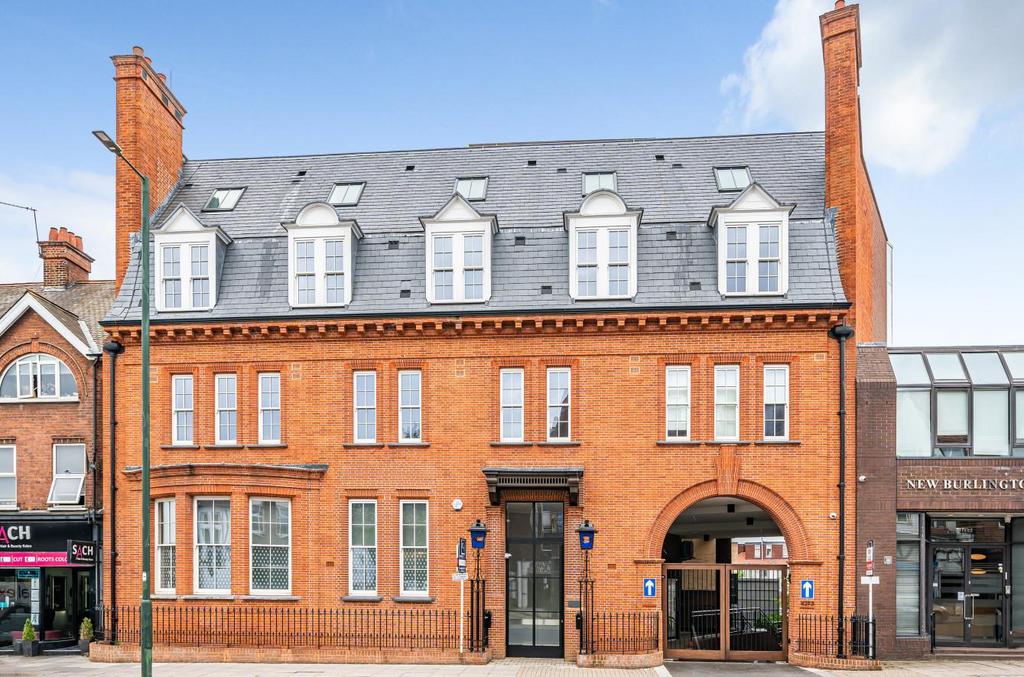 1071 Finchley Road, London NW11 2 bed flat for sale £740,000