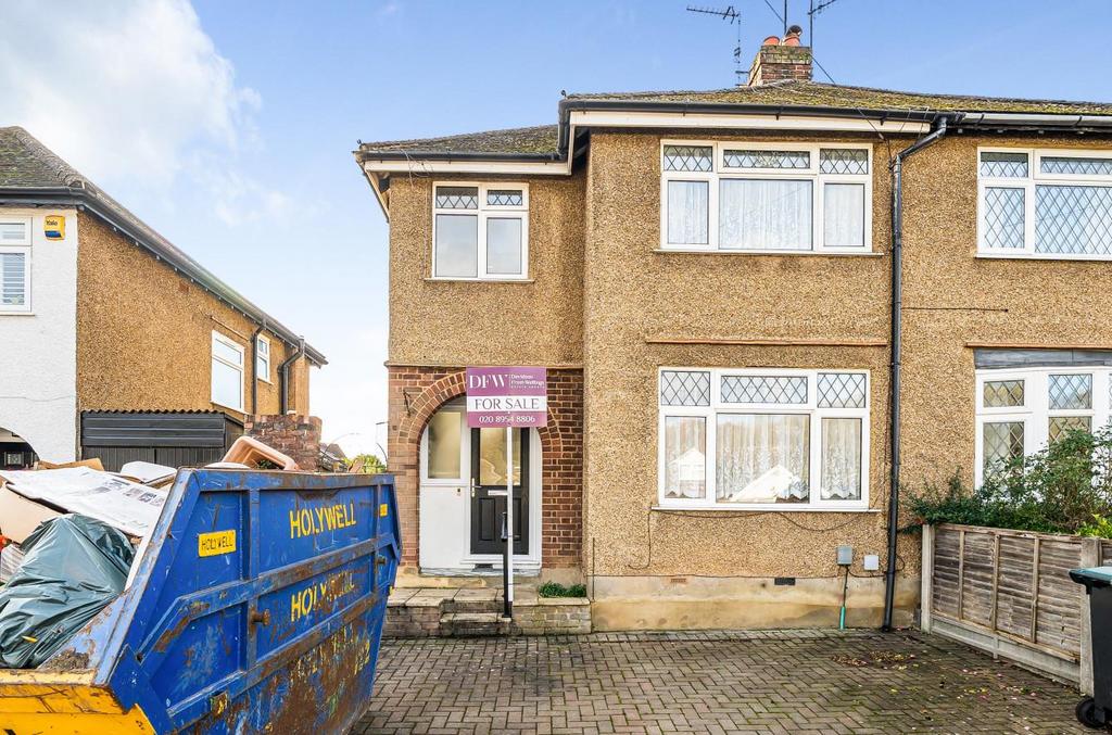 Links Way, Croxley Green WD3 3 bed house for sale £645,000