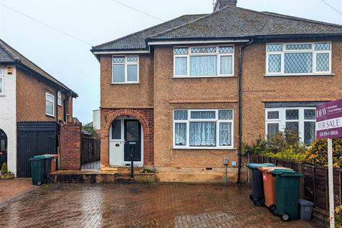 3 bedroom house for sale - Links Way, Croxley Green WD3