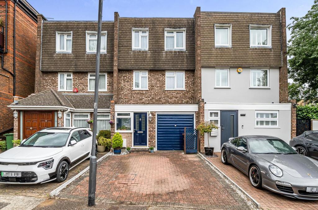 Marsh Lane, Stanmore HA7 3 bed house £620,000