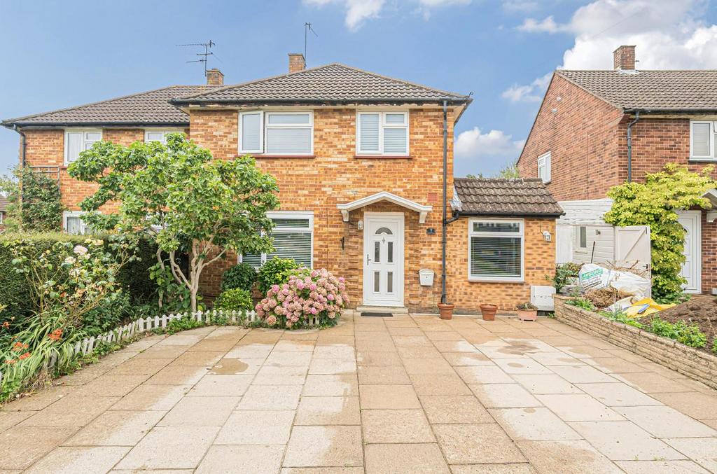 Pentland Road, Bushey WD23 4 bed semidetached house for sale £635,000