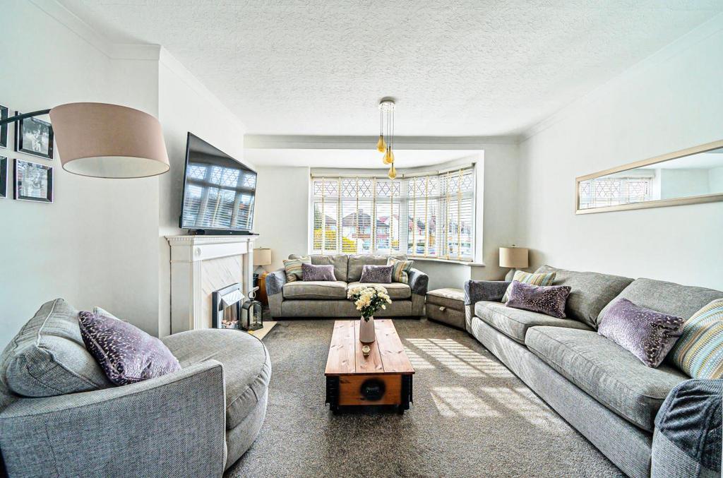 St. Edmunds Drive, Stanmore HA7 4 bed semidetached house for sale £