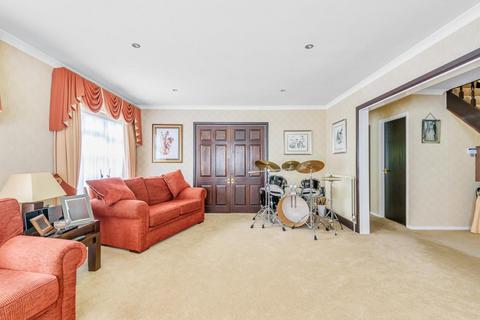 4 bedroom detached house for sale, Links View Close, Stanmore HA7