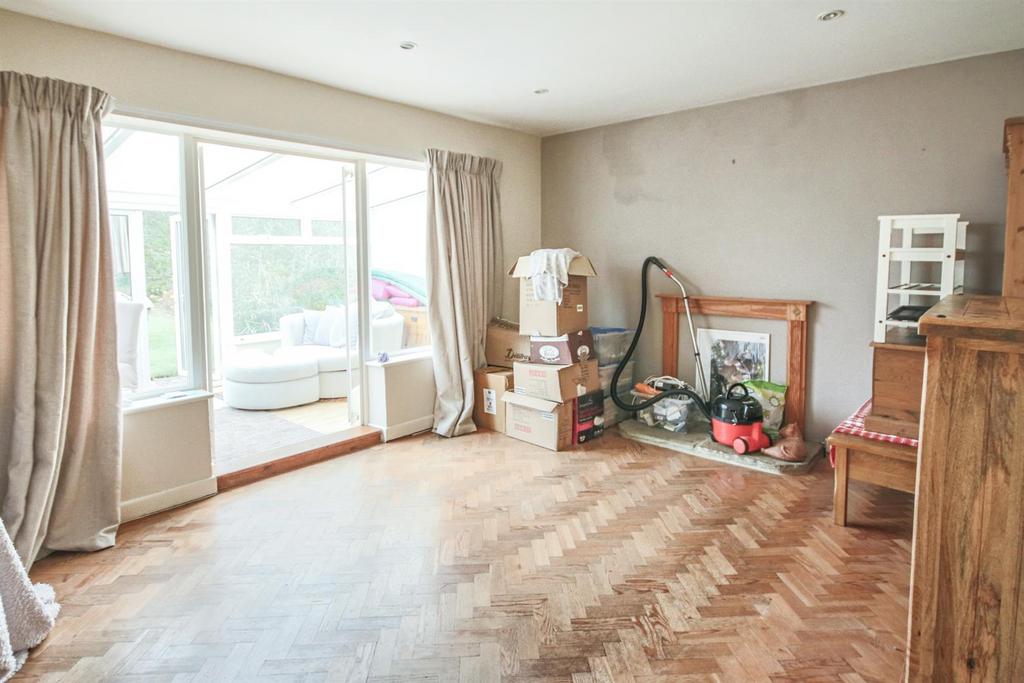 Green Ridge, Westdene, Brighton 3 bed detached bungalow to rent £