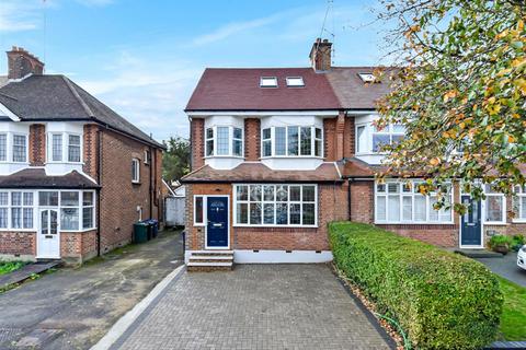 103 Chanctonbury Way, London, N12 7AA