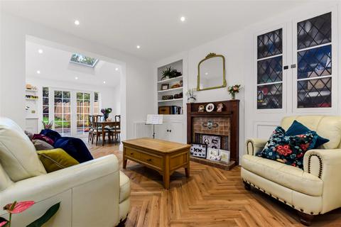 103 Chanctonbury Way, London, N12 7AA