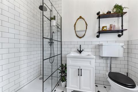 103 Chanctonbury Way, London, N12 7AA
