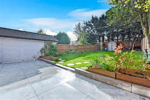 103 Chanctonbury Way, London, N12 7AA