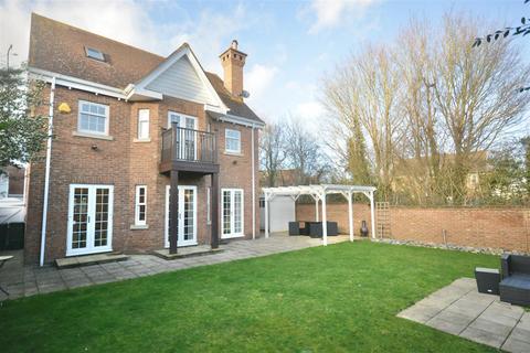 5 bedroom detached house for sale, Petworth Close, Great Notley, Braintree