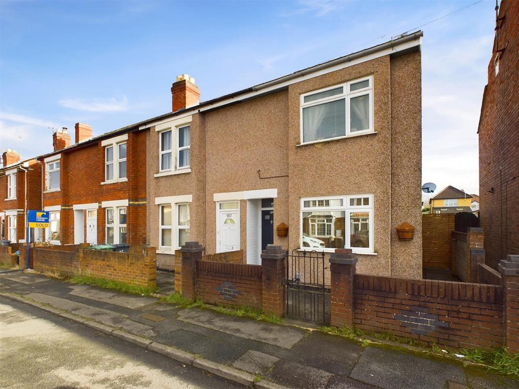 Rosebery Avenue, Linden, Gloucester 2 bed end of terrace house for sale