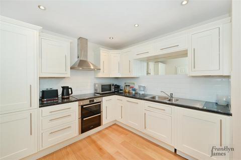 2 bedroom flat for sale, Lockview Court, 67 Narrow Street, E14