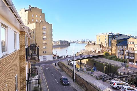 2 bedroom flat for sale, Lockview Court, 67 Narrow Street, E14