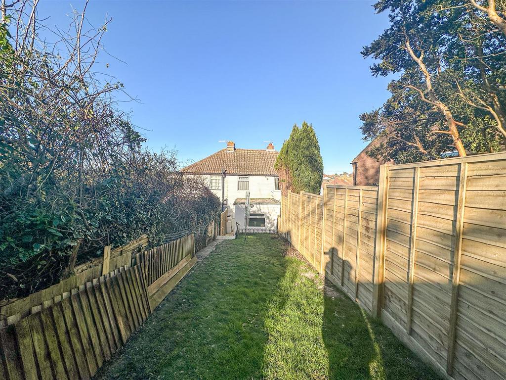 Fairlight Road, Hastings 2 bed terraced house for sale £195,000