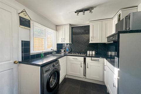 62 Fairlight Road, Hastings, TN35 5EA