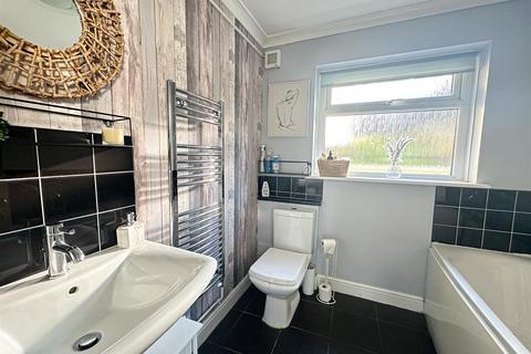 62 Fairlight Road, Hastings, TN35 5EA