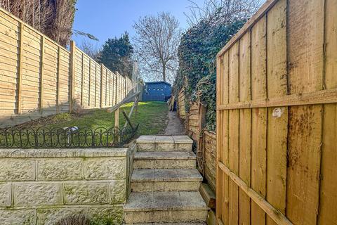62 Fairlight Road, Hastings, TN35 5EA