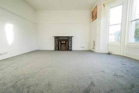 2 bedroom flat for sale, Holmesdale Gardens, Hastings