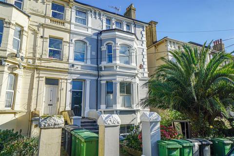 2 bedroom flat for sale, Holmesdale Gardens, Hastings